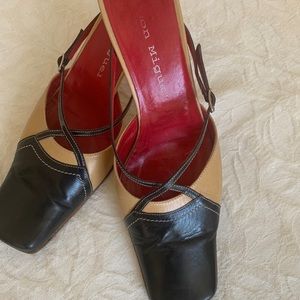 Beautiful 2 tones sandals in leather